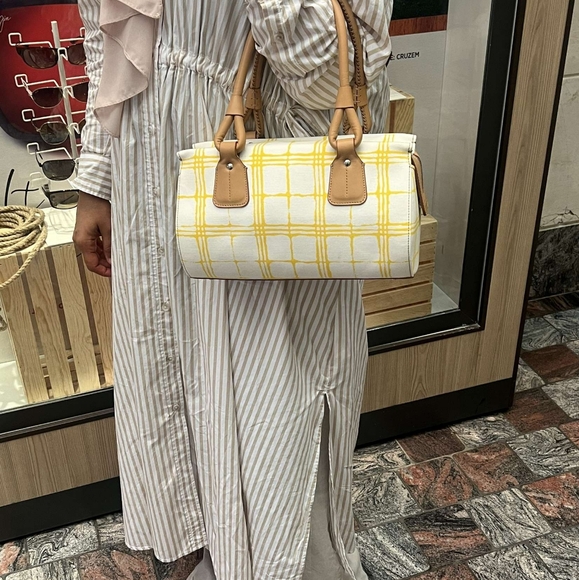 Burberry yellow check cotton canvas and leather barrel bag with COA - Picture 13 of 15